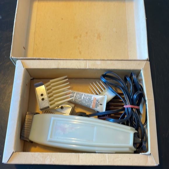 Vintage Barber Kit - Picture 7 of 10